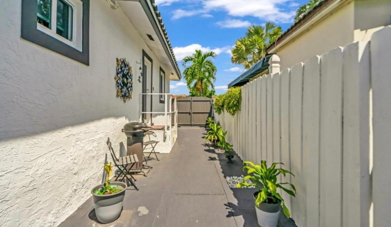 Little Gables Studio-Your Miami Escape-10Min Airport 객실 사진